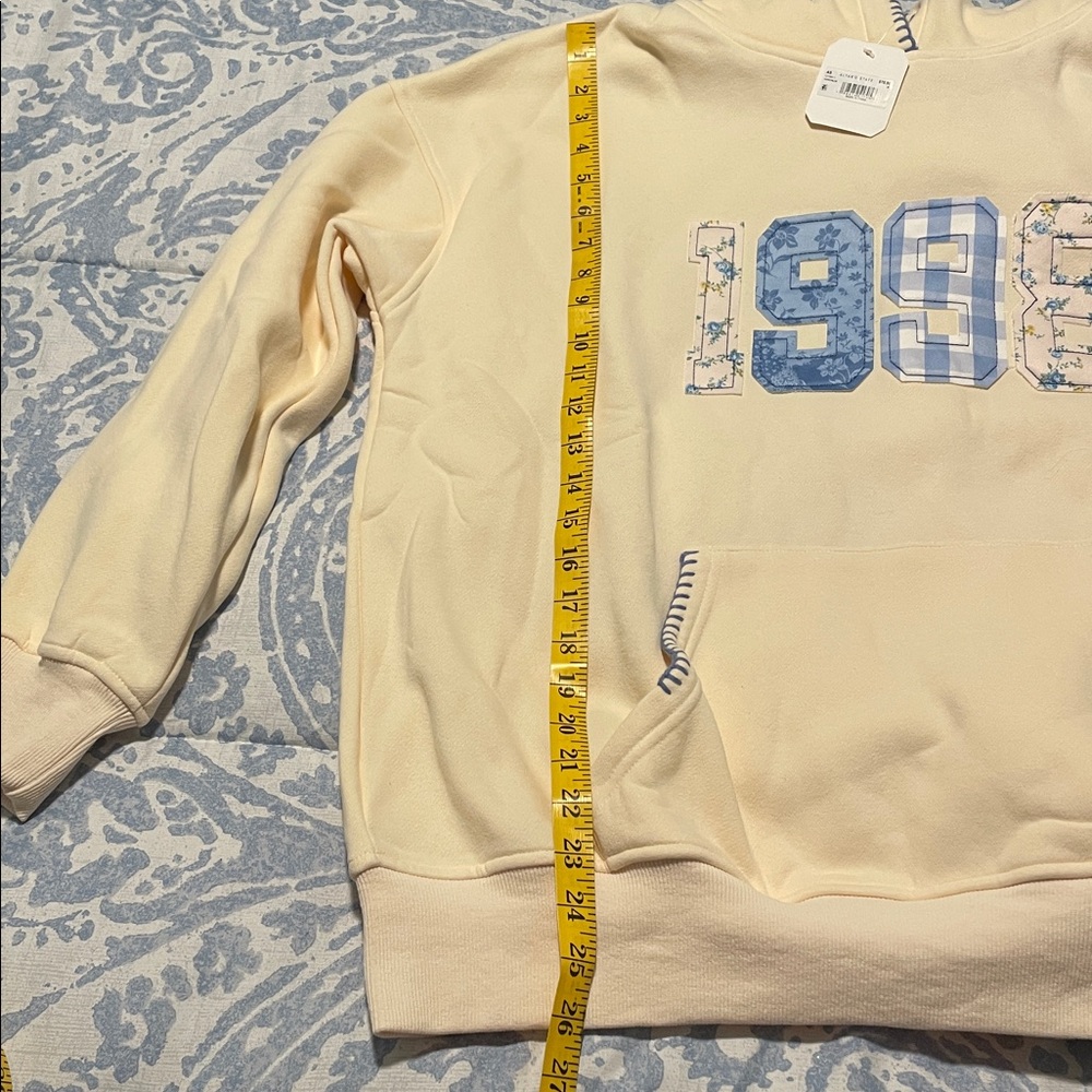 Altar'd State Women’s 1998 Pullover Hoodie Ivory & Blue Medium NWT - Picture 16 of 16